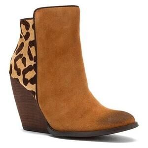 Very Volatile Leopard Calf Hair Leather Ankle Chelsea Booties Size 6.5 NEW